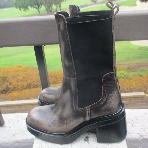 NWOT STEVE MADDEN ~  KLAYTON BROWN DISTRESSED BOOTS ~ 8 M - Picture 1 of 9